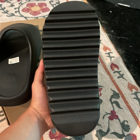 Yeezy slide onyx size 11 - Picture 7 of 7